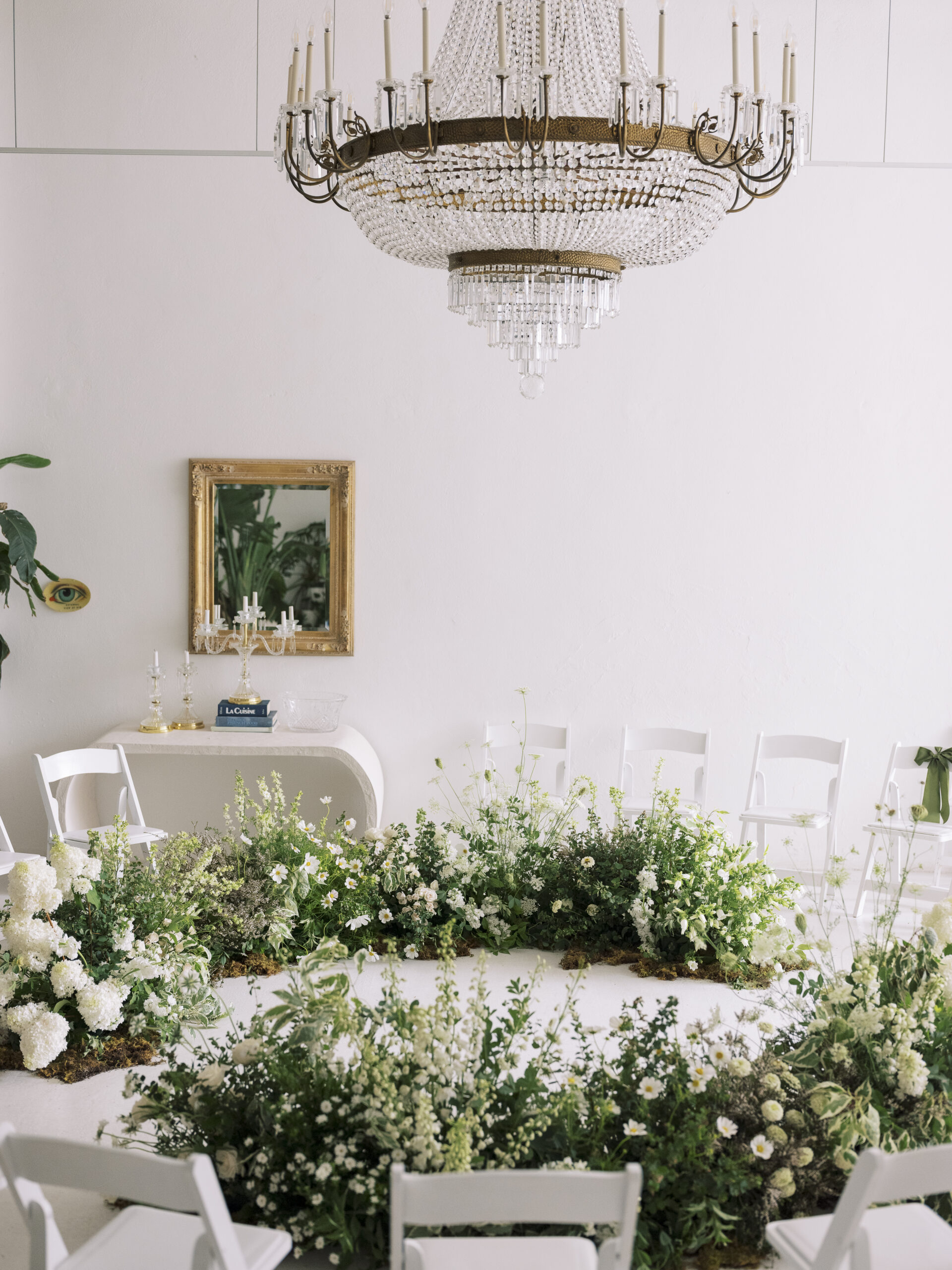 Minneapolis Wedding by Amanda Nippoldt Photography at Paris Dining Club